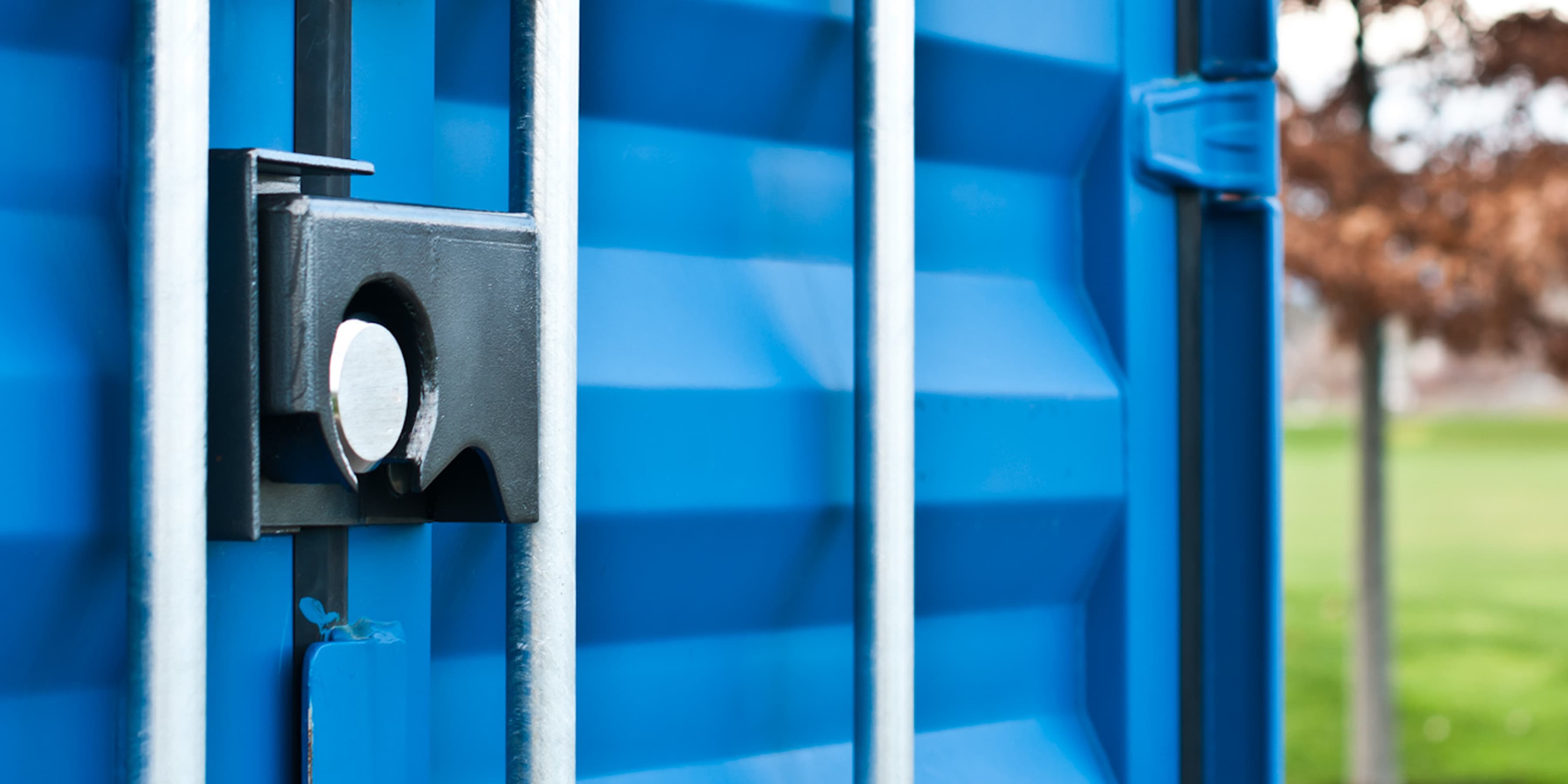 3233 Instacm Puck Lock Box.jpg